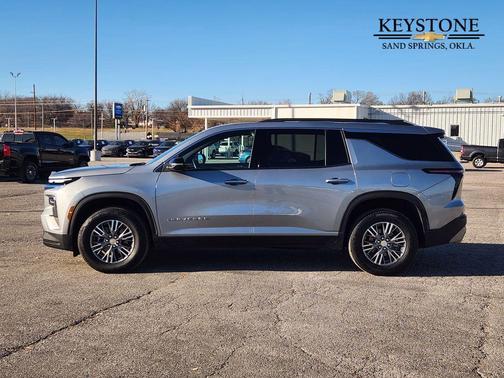 2025 Chevrolet Traverse LT