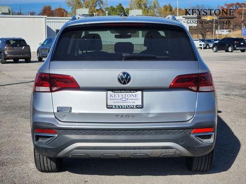 2024 Volkswagen Taos 1.5T SE