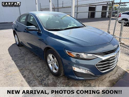 Lakeshore Blue Metallic 2024 Chevrolet Malibu FWD 1LT