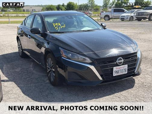 Super Black 2025 Nissan Altima SV FWD
