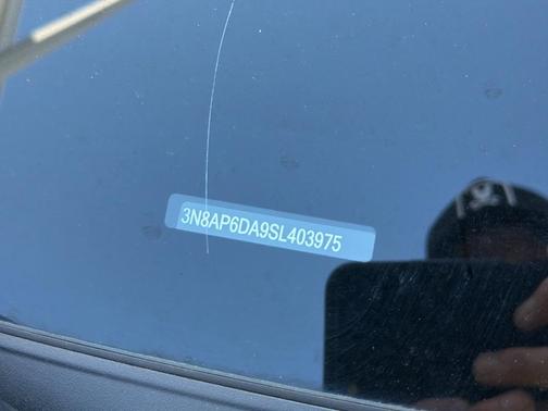 Yuzu Yellow Metallic/Super Black 2025 Nissan Kicks SR