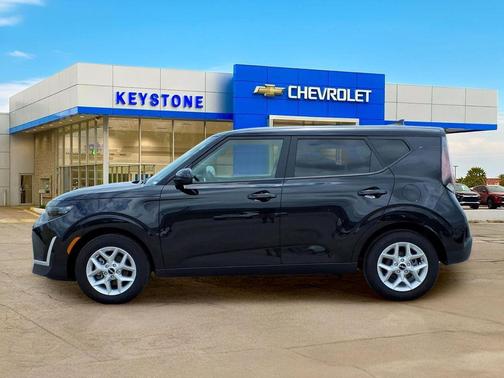 Fusion Black 2025 Kia Soul LX