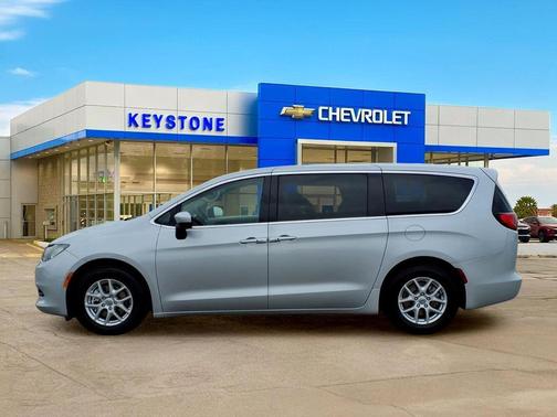 Silver Mist Clearcoat 2023 Chrysler Voyager LX