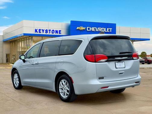 Silver Mist Clearcoat 2023 Chrysler Voyager LX