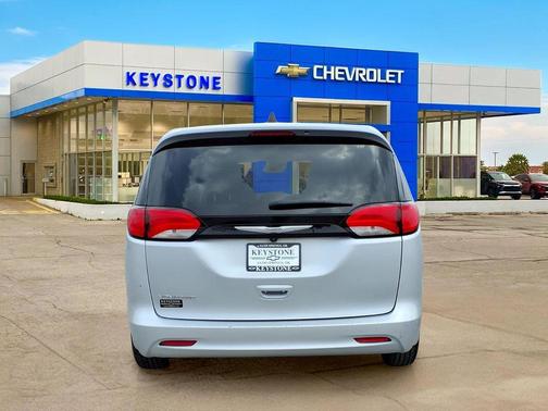 Silver Mist Clearcoat 2023 Chrysler Voyager LX