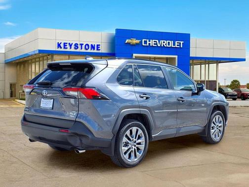 2022 Toyota RAV4 XLE Premium