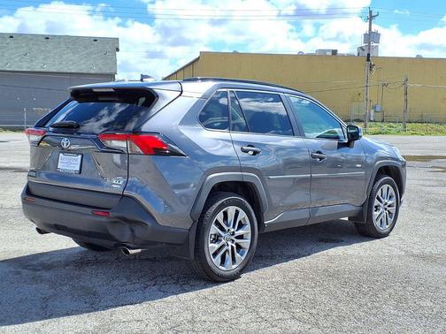 2022 Toyota RAV4 XLE Premium