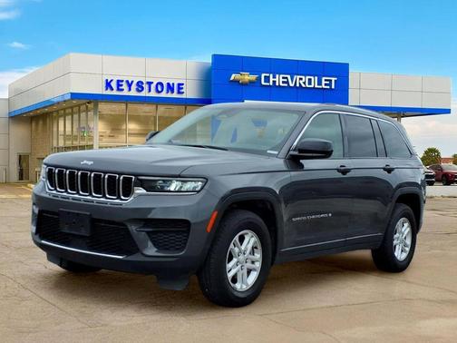 Baltic Gray Metallic Clearcoat 2024 Jeep Grand Cherokee Laredo