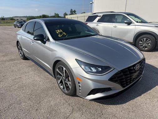 Shimmering Silver Pearl 2021 Hyundai SONATA SEL Plus