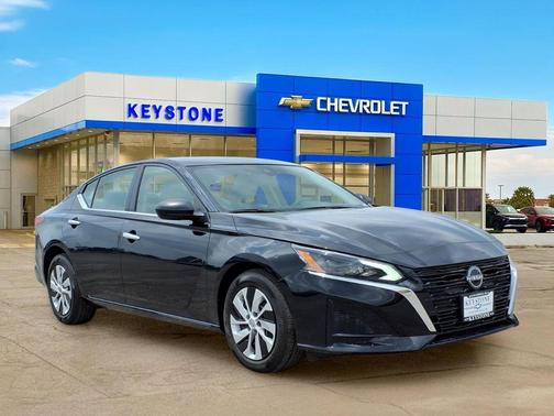 Super Black 2025 Nissan Altima S FWD