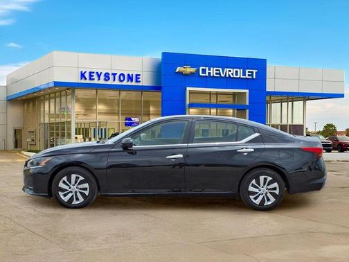 Super Black 2025 Nissan Altima S FWD