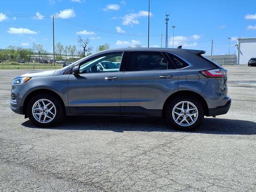 Carbonized Gray Metallic 2024 Ford Edge SEL