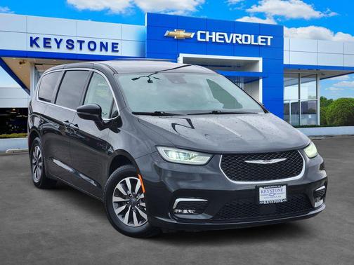2022 Chrysler Pacifica Hybrid Touring L