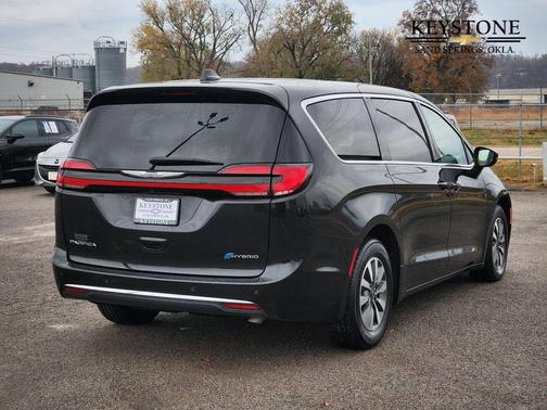 2022 Chrysler Pacifica Hybrid Touring L