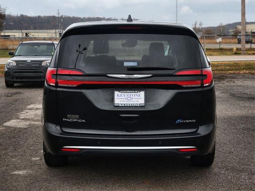 2022 Chrysler Pacifica Hybrid Touring L