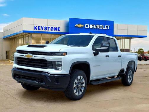 Summit White 2026 Chevrolet Silverado 2500 Custom