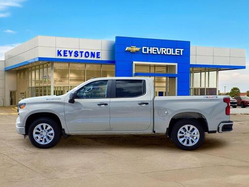 White Sands 2026 Chevrolet Silverado 1500 Custom
