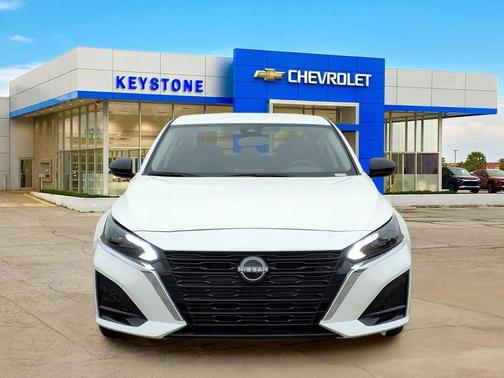 Glacier White 2025 Nissan Altima SV FWD