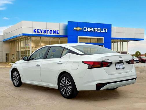 Glacier White 2025 Nissan Altima SV FWD