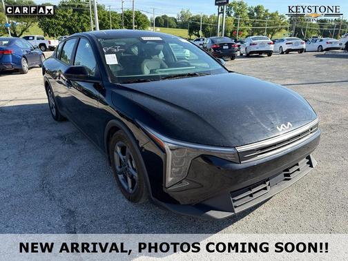 Aurora Black Pearl 2025 Kia K4 LXS
