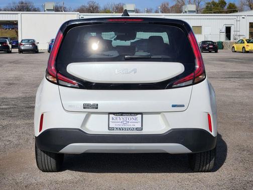 Snow White Pearl 2023 Kia Soul EX