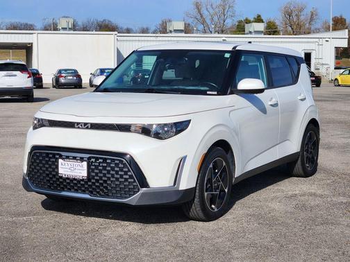 Snow White Pearl 2023 Kia Soul EX