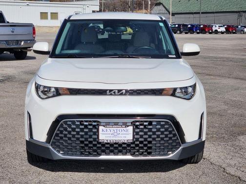 Snow White Pearl 2023 Kia Soul EX