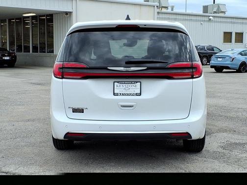 Bright White Clearcoat 2024 Chrysler Pacifica Touring L