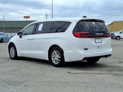 Bright White Clearcoat 2024 Chrysler Pacifica Touring L