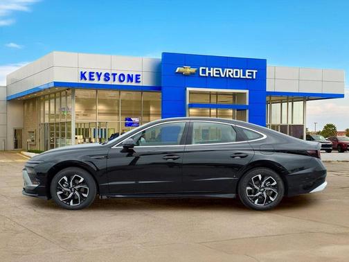 Abyss Black 2025 Hyundai SONATA SEL