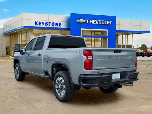 Sterling Gray Metallic 2026 Chevrolet Silverado 2500 Custom