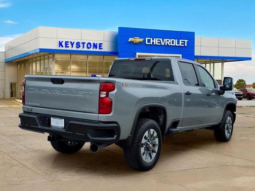 Sterling Gray Metallic 2026 Chevrolet Silverado 2500 Custom