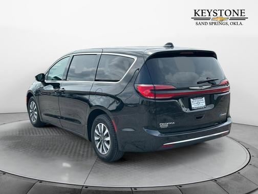 2024 Chrysler Pacifica Hybrid Select