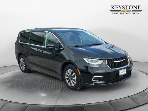 2024 Chrysler Pacifica Hybrid Select