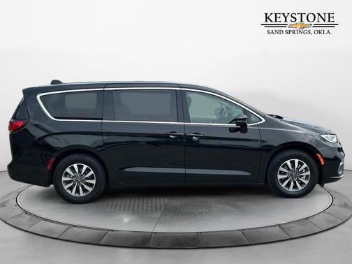 2024 Chrysler Pacifica Hybrid Select