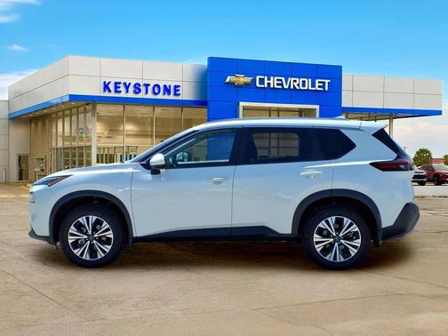 Pearl White Tricoat 2023 Nissan Rogue SV