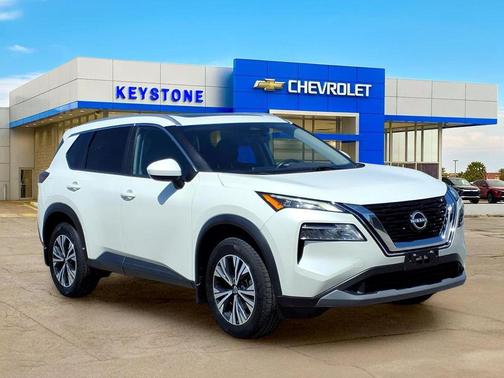 Pearl White Tricoat 2023 Nissan Rogue SV