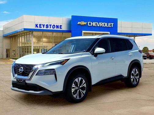 Pearl White Tricoat 2023 Nissan Rogue SV
