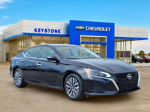 Super Black 2025 Nissan Altima SV FWD