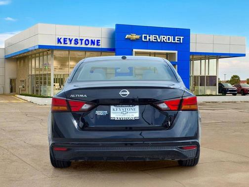 Super Black 2025 Nissan Altima SV FWD