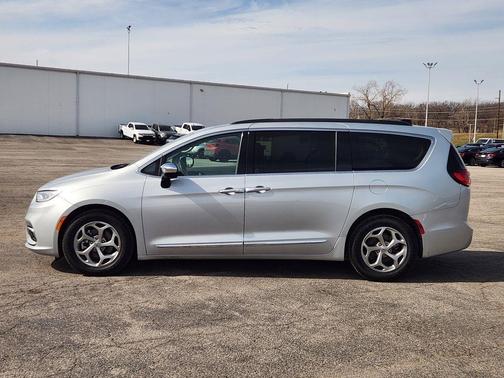 Silver Mist Clearcoat 2023 Chrysler Pacifica Limited