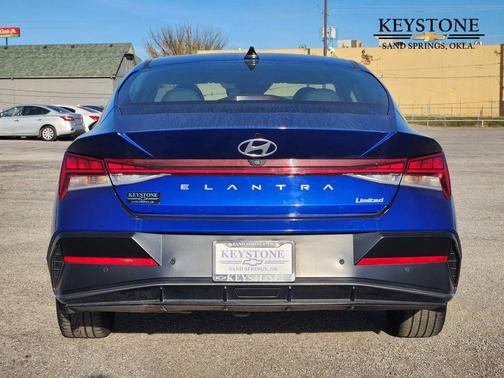 2024 Hyundai ELANTRA Limited
