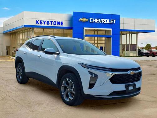 Summit White 2025 Chevrolet Trax LT