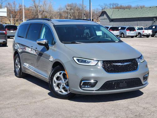Ceramic Gray Clearcoat 2023 Chrysler Pacifica Limited Minivan
