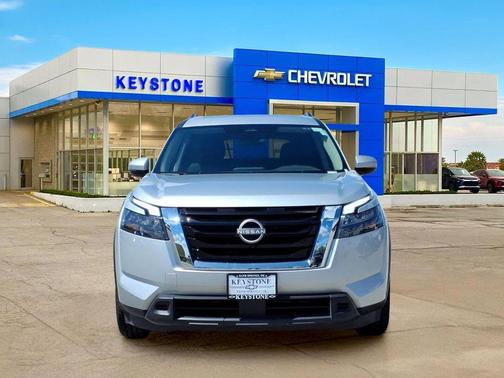 Brilliant Silver Metallic 2025 Nissan Pathfinder SV FWD