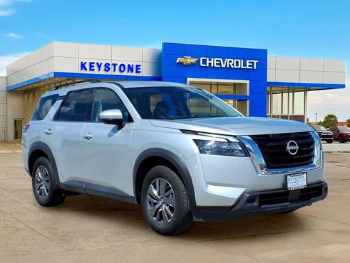 Brilliant Silver Metallic 2025 Nissan Pathfinder SV FWD
