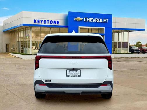 Snow White Pearl 2025 Kia Carnival LXS