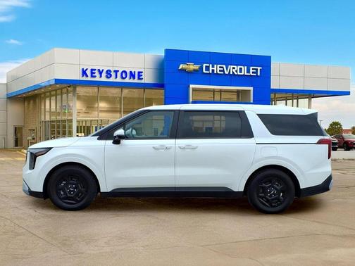 Snow White Pearl 2025 Kia Carnival LXS