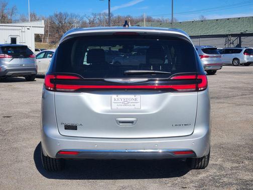 2024 Chrysler Pacifica Limited