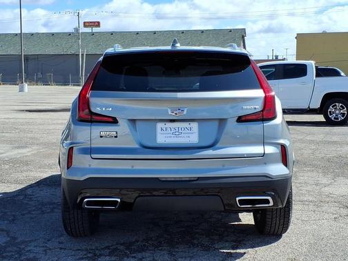 Argent Silver Metallic 2024 Cadillac XT4 Premium Luxury